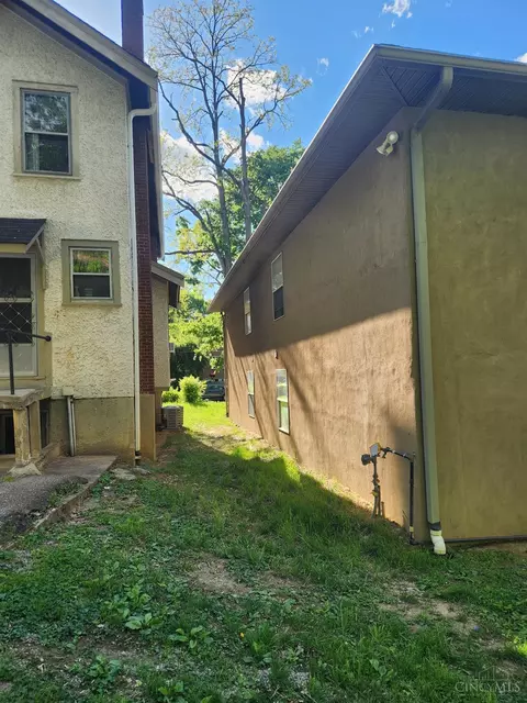 Exterior - 3260 Glendora Ave, Cincinnati, OH 45220 photo 2 of 4