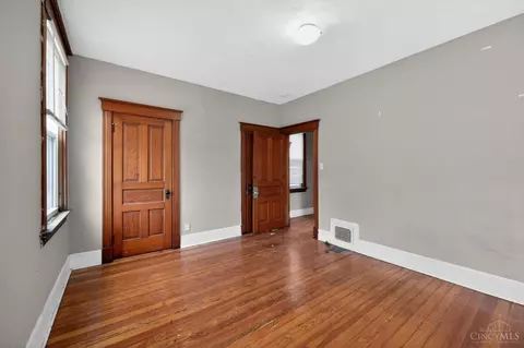 Bedroom - 1441 Marlowe Ave, Cincinnati, OH 45224 photo 4 of 5