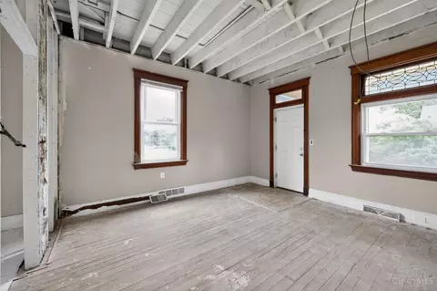 Living - 1441 Marlowe Ave, Cincinnati, OH 45224 photo 1 of 3