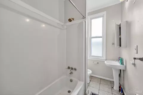 Bath - 1441 Marlowe Ave, Cincinnati, OH 45224 photo 1 of 1