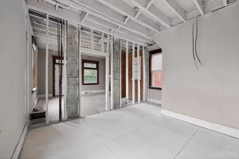 Entry Way - 1441 Marlowe Ave, Cincinnati, OH 45224 photo 3 of 5