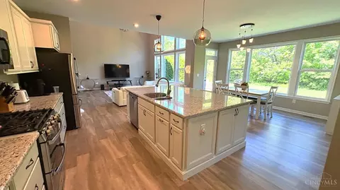 Kitchen - 5724 Victoria Rd, Mason, OH 45040 photo 4 of 5