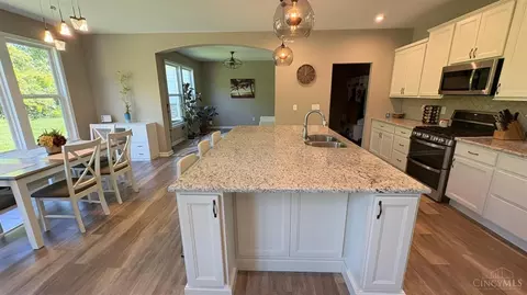 Kitchen - 5724 Victoria Rd, Mason, OH 45040 photo 5 of 5