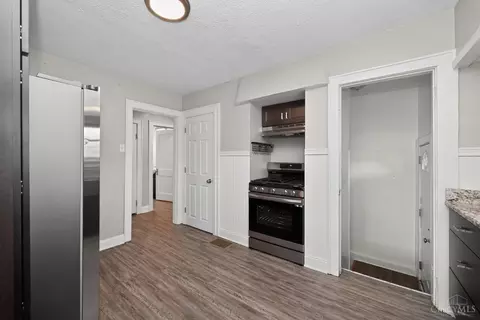 Entry Way - 3706 Simpson Ave, Fairfax, OH 45227 photo 3 of 3