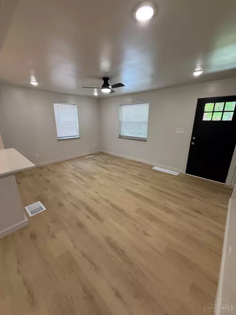 Living - 1175 Madeleine Cir, Cincinnati, OH 45231 photo 2 of 2