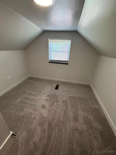 Bedroom - 1175 Madeleine Cir, Cincinnati, OH 45231 photo 5 of 5