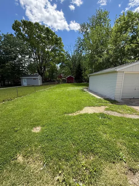 Exterior - 1175 Madeleine Cir, Cincinnati, OH 45231 photo 7 of 8