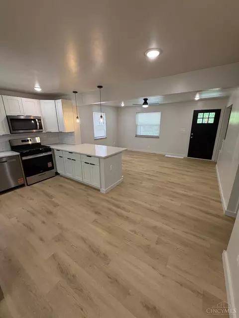 Kitchen - 1175 Madeleine Cir, Cincinnati, OH 45231 photo 2 of 4