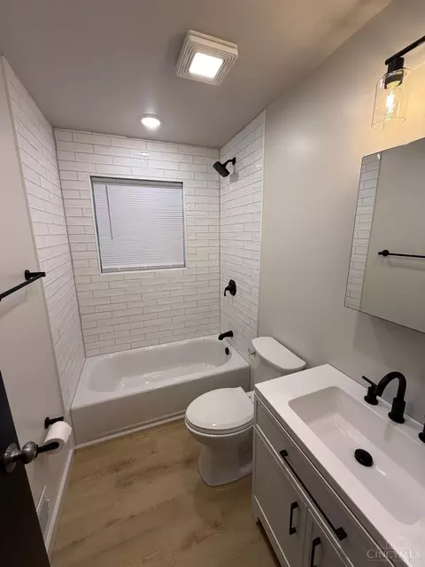 Bath - 1175 Madeleine Cir, Cincinnati, OH 45231 photo 1 of 1