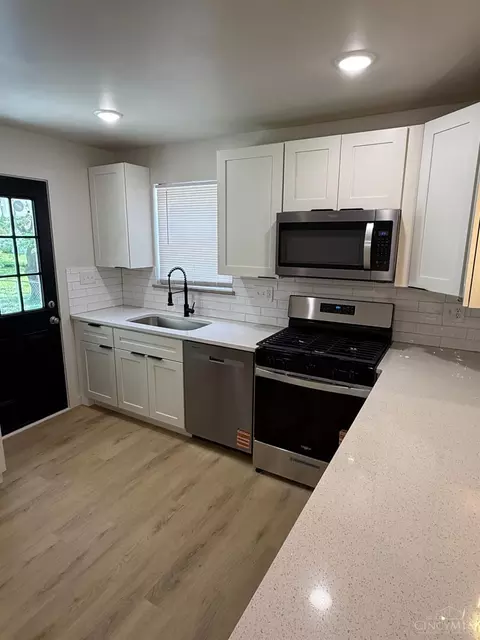 Kitchen - 1175 Madeleine Cir, Cincinnati, OH 45231 photo 4 of 4
