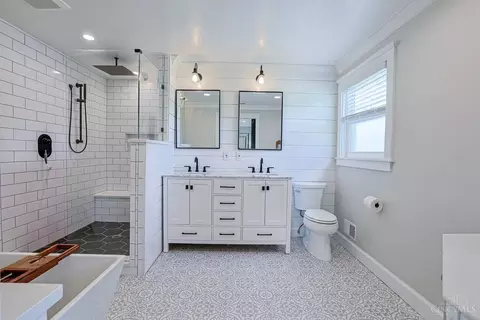 Bath - 5987 Beechtop Dr, Cincinnati, OH 45233 photo 1 of 5
