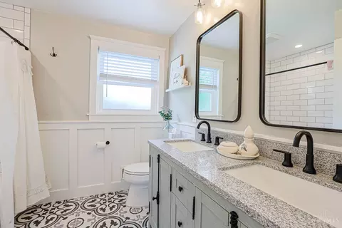 Bath - 5987 Beechtop Dr, Cincinnati, OH 45233 photo 4 of 5
