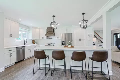 Kitchen - 5987 Beechtop Dr, Cincinnati, OH 45233 photo 5 of 6