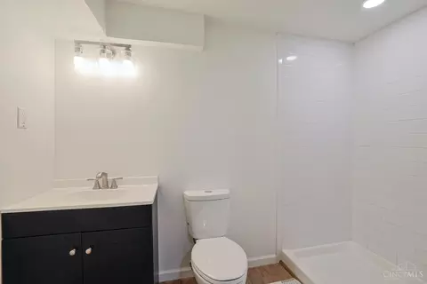 Bath - 5987 Beechtop Dr, Cincinnati, OH 45233 photo 5 of 5