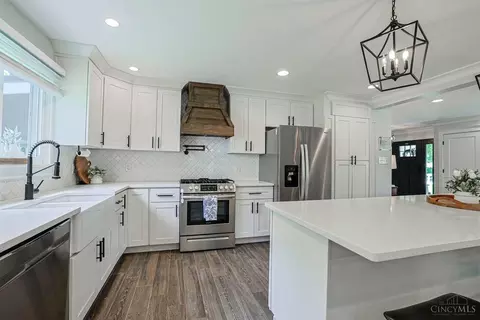 Kitchen - 5987 Beechtop Dr, Cincinnati, OH 45233 photo 3 of 6