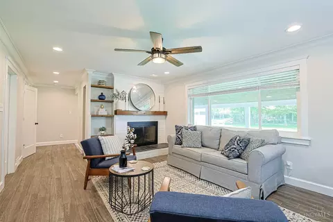 Living - 5987 Beechtop Dr, Cincinnati, OH 45233 photo 4 of 6