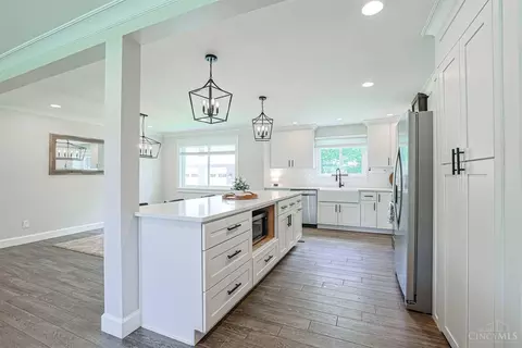 Kitchen - 5987 Beechtop Dr, Cincinnati, OH 45233 photo 4 of 6
