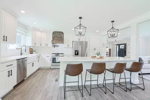Kitchen - 5987 Beechtop Dr, Cincinnati, OH 45233 photo 2 of 6