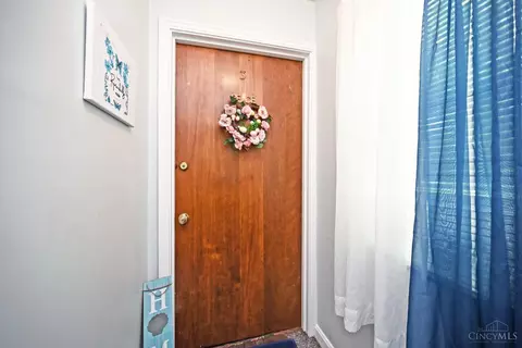 Entry Way - 6046 Budmar Ave, Cincinnati, OH 45224 photo 3 of 3