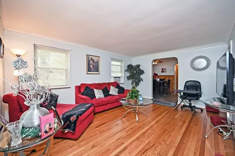 Living - 6046 Budmar Ave, Cincinnati, OH 45224 photo 4 of 8