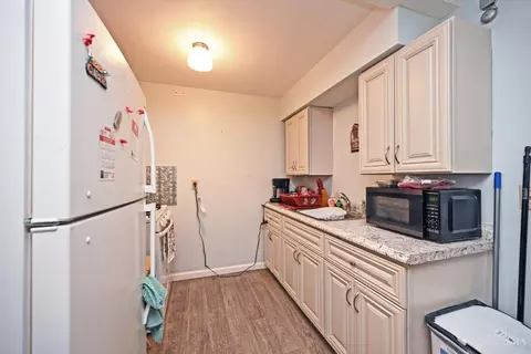Kitchen - 6046 Budmar Ave, Cincinnati, OH 45224 photo 4 of 9