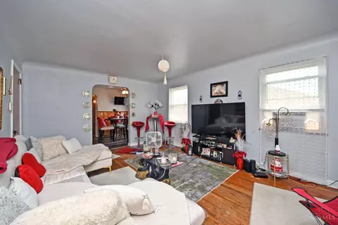 Living - 6046 Budmar Ave, Cincinnati, OH 45224 photo 1 of 8