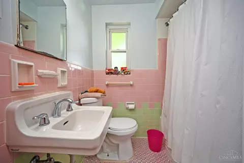 Bath - 6046 Budmar Ave, Cincinnati, OH 45224 photo 3 of 3