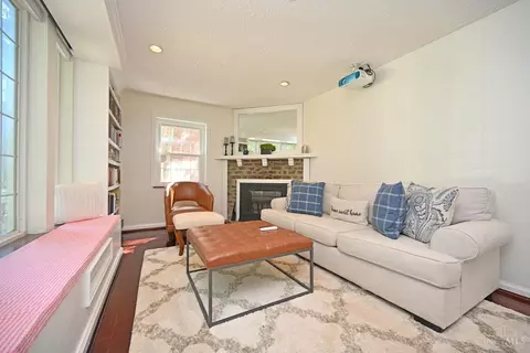 Living - 3301 Maplecrest Pl, Cincinnati, OH 45209 photo 4 of 6