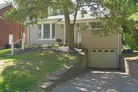 Exterior - 3301 Maplecrest Pl, Cincinnati, OH 45209 photo 3 of 7