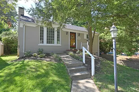Exterior - 3301 Maplecrest Pl, Cincinnati, OH 45209 photo 2 of 7