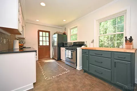 Kitchen - 3301 Maplecrest Pl, Cincinnati, OH 45209 photo 1 of 5