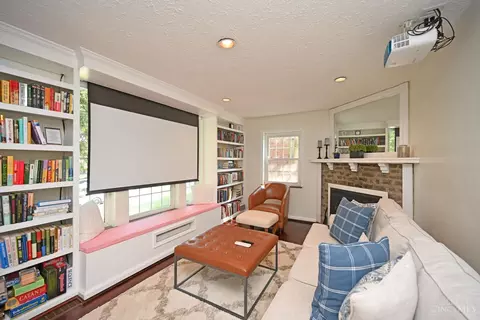 Living - 3301 Maplecrest Pl, Cincinnati, OH 45209 photo 3 of 6