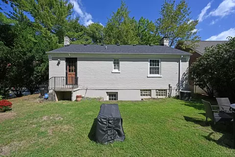 Exterior - 3301 Maplecrest Pl, Cincinnati, OH 45209 photo 7 of 7