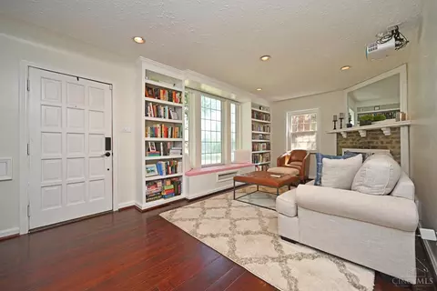 Living - 3301 Maplecrest Pl, Cincinnati, OH 45209 photo 1 of 6
