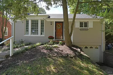 3301 Maplecrest Pl, Cincinnati, OH 45209