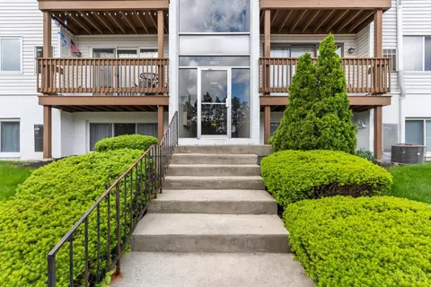 5611 Coach Dr, Kettering, OH 45440