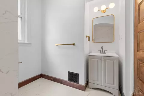 Bath - 1114 Winfield Ave, Cincinnati, OH 45205 photo 1 of 4