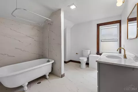 Bath - 1114 Winfield Ave, Cincinnati, OH 45205 photo 4 of 4