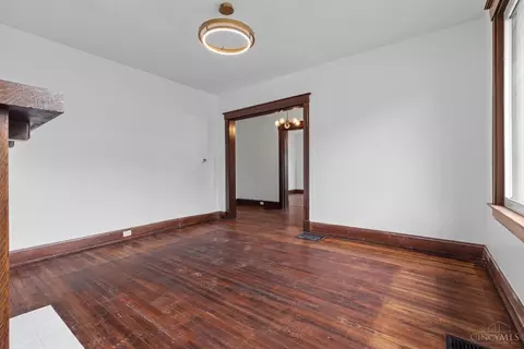 Living - 1114 Winfield Ave, Cincinnati, OH 45205 photo 3 of 5