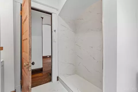 Bath - 1114 Winfield Ave, Cincinnati, OH 45205 photo 2 of 4
