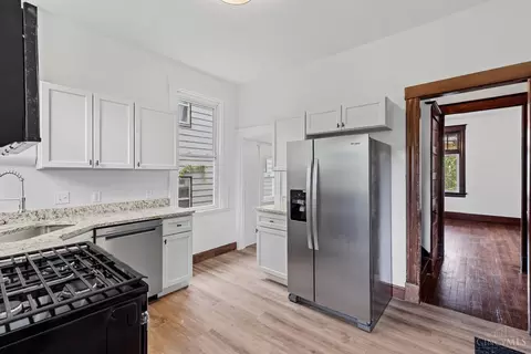 Kitchen - 1114 Winfield Ave, Cincinnati, OH 45205 photo 3 of 4
