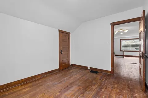 Bedroom - 1114 Winfield Ave, Cincinnati, OH 45205 photo 4 of 6