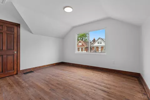 Bedroom - 1114 Winfield Ave, Cincinnati, OH 45205 photo 5 of 6