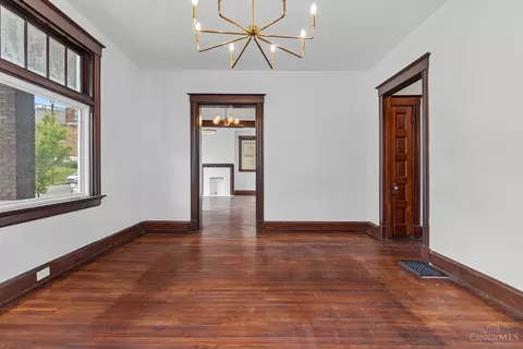 Living - 1114 Winfield Ave, Cincinnati, OH 45205 photo 4 of 5