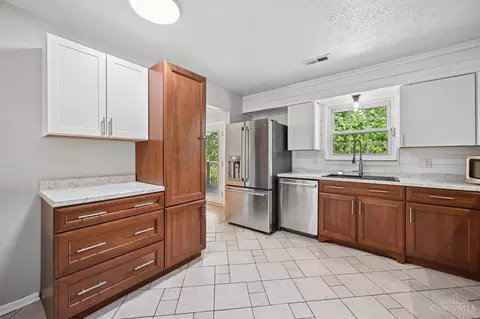 Kitchen - 2782 Lair Rd, Pleasant Plain, OH 45162 photo 2 of 3
