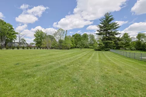 10380 Deerfield Rd, Montgomery, OH 45242