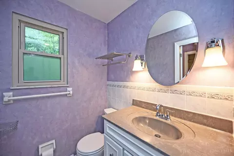 Bath - 871 Meadow Ridge Dr, Cincinnati, OH 45245 photo 4 of 5