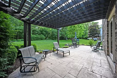 Exterior - 871 Meadow Ridge Dr, Cincinnati, OH 45245 photo 5 of 8