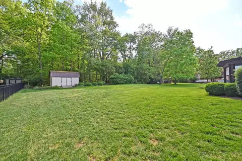 Exterior - 871 Meadow Ridge Dr, Cincinnati, OH 45245 photo 8 of 8