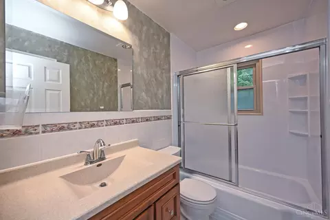 Bath - 871 Meadow Ridge Dr, Cincinnati, OH 45245 photo 5 of 5